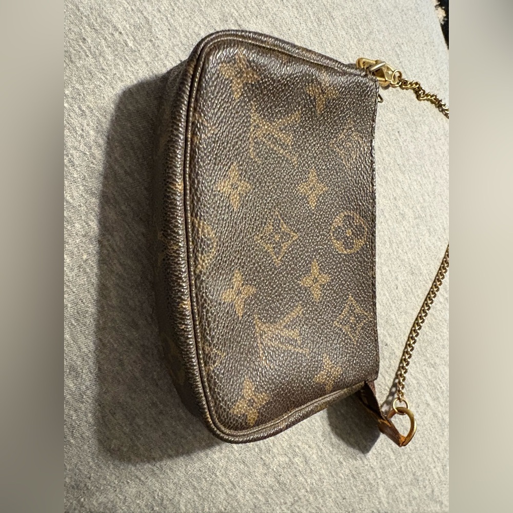 XSOLDX Louis Vuitton Pochette Accessoires Monogram Shoulder Bag Authentic - Picture 15 of 15